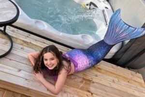 niña con cola de sirena